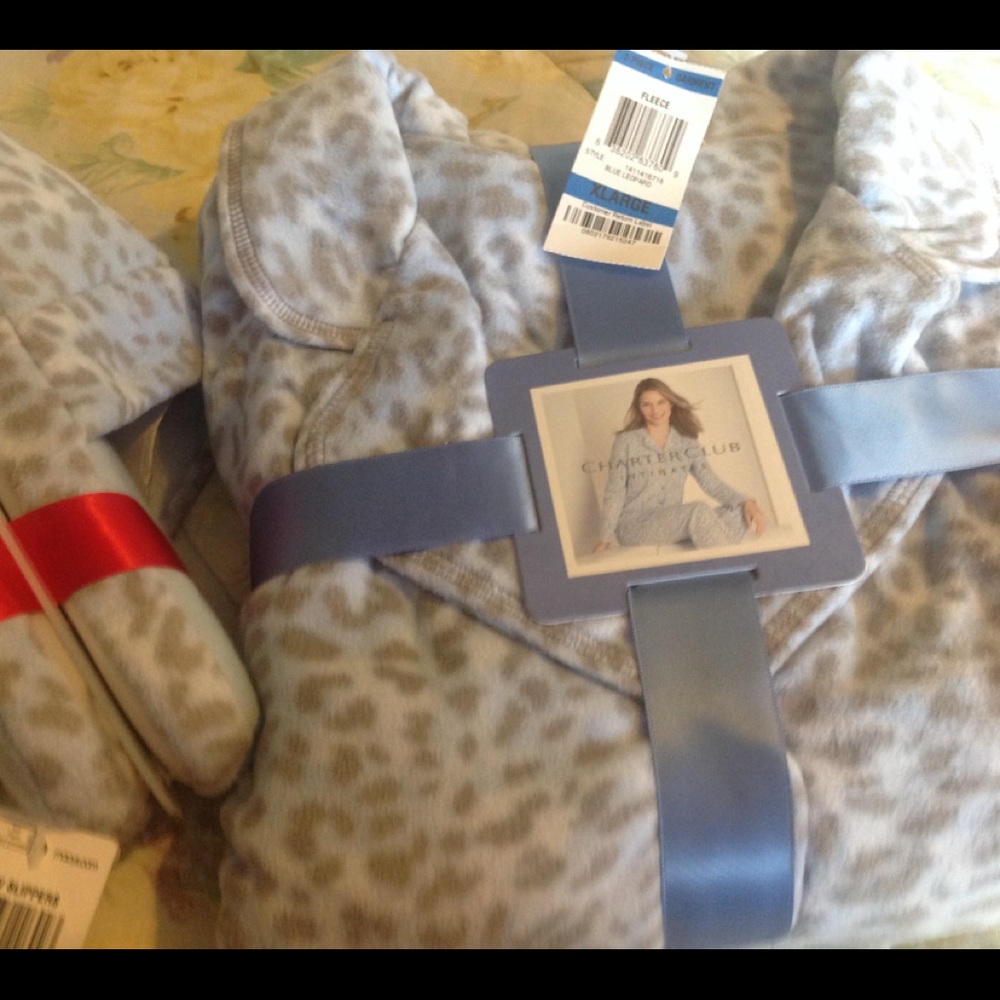 🎍Charter Club fleece PJ set & matching slippers🌱